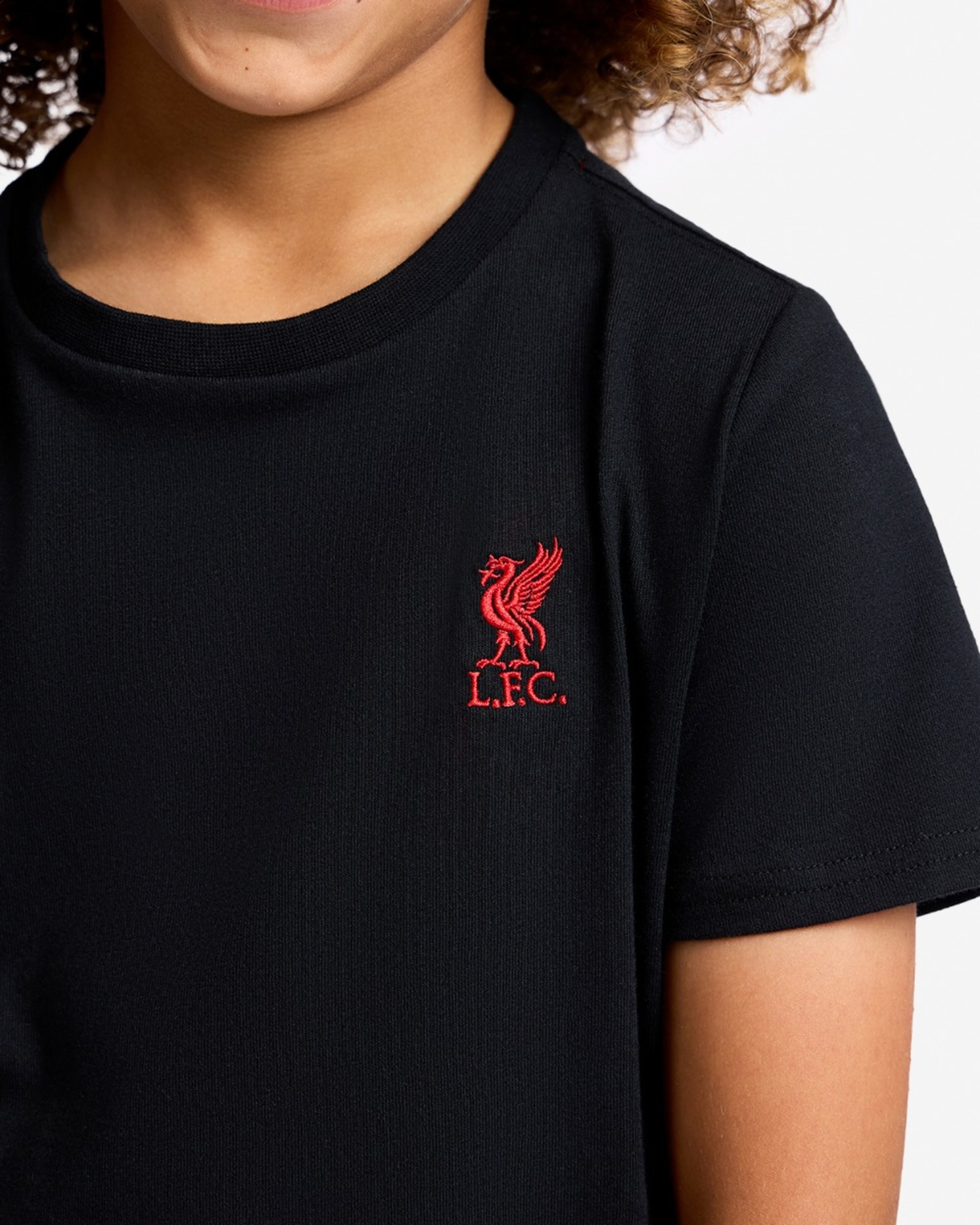 เสื้อยืดเย็บปักถักร้อยรุ่น LFC จูเนียร์ส สีดำ - Image 2