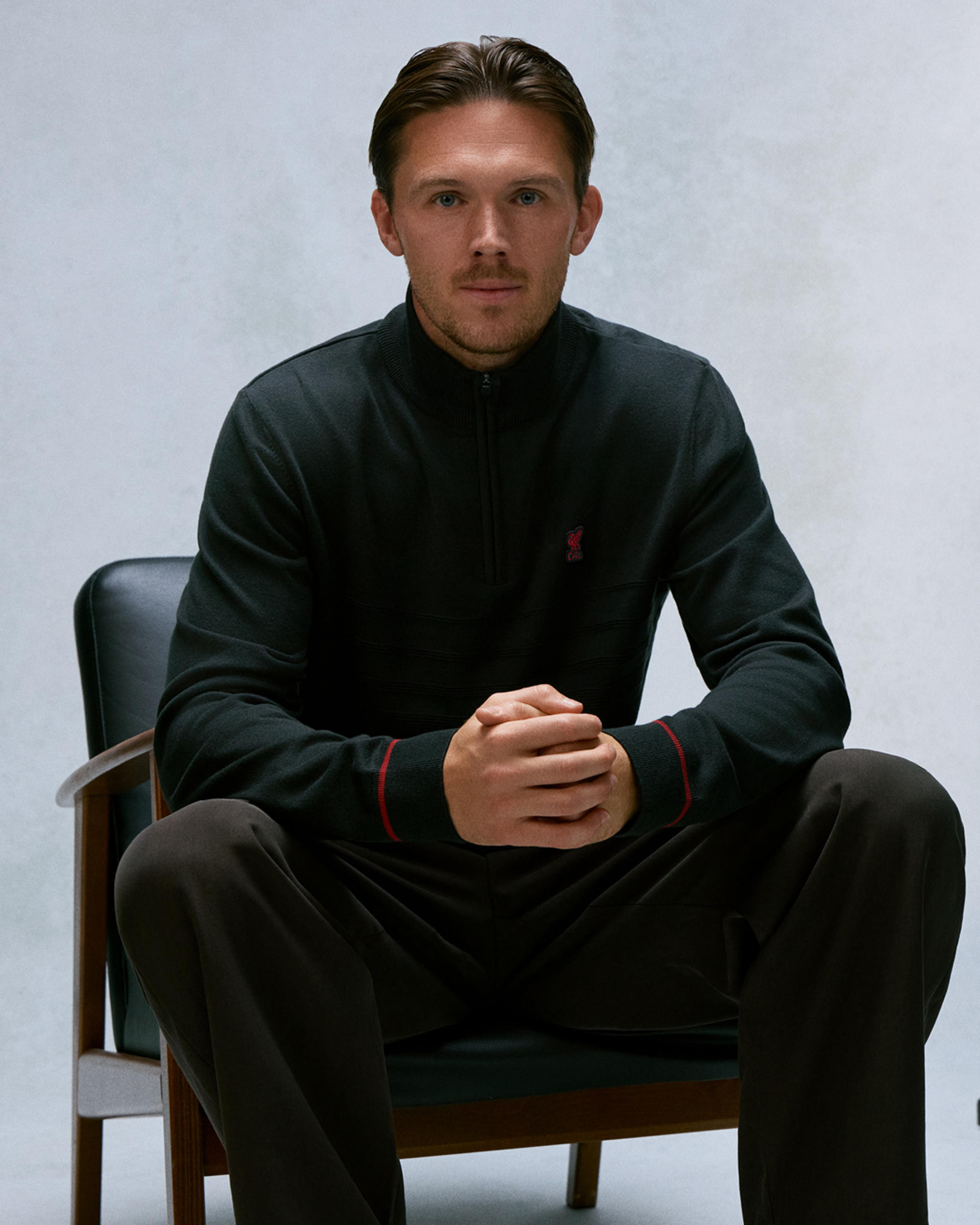 LFC Firma Herren-Strickjacke mit 1/4 Reißverschluss, Schwarz - Image 1