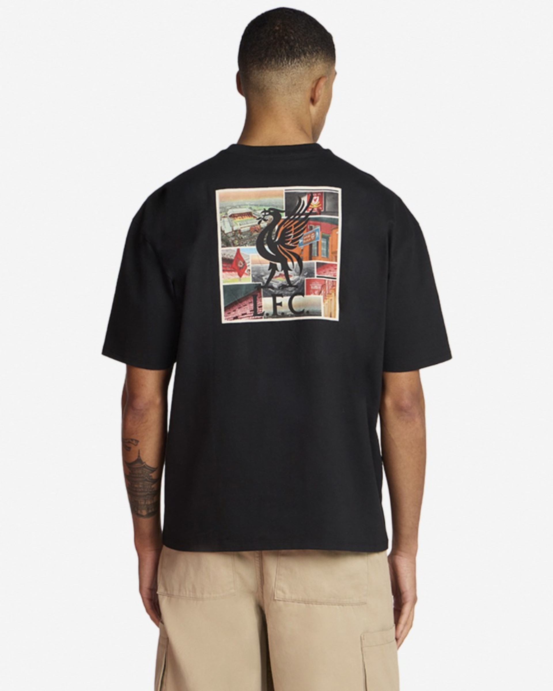 เสื้อยืดรูปถ่ายแอนฟิลด์สำหรับผู้ชายรุ่น LFC สีดำ - Image 1