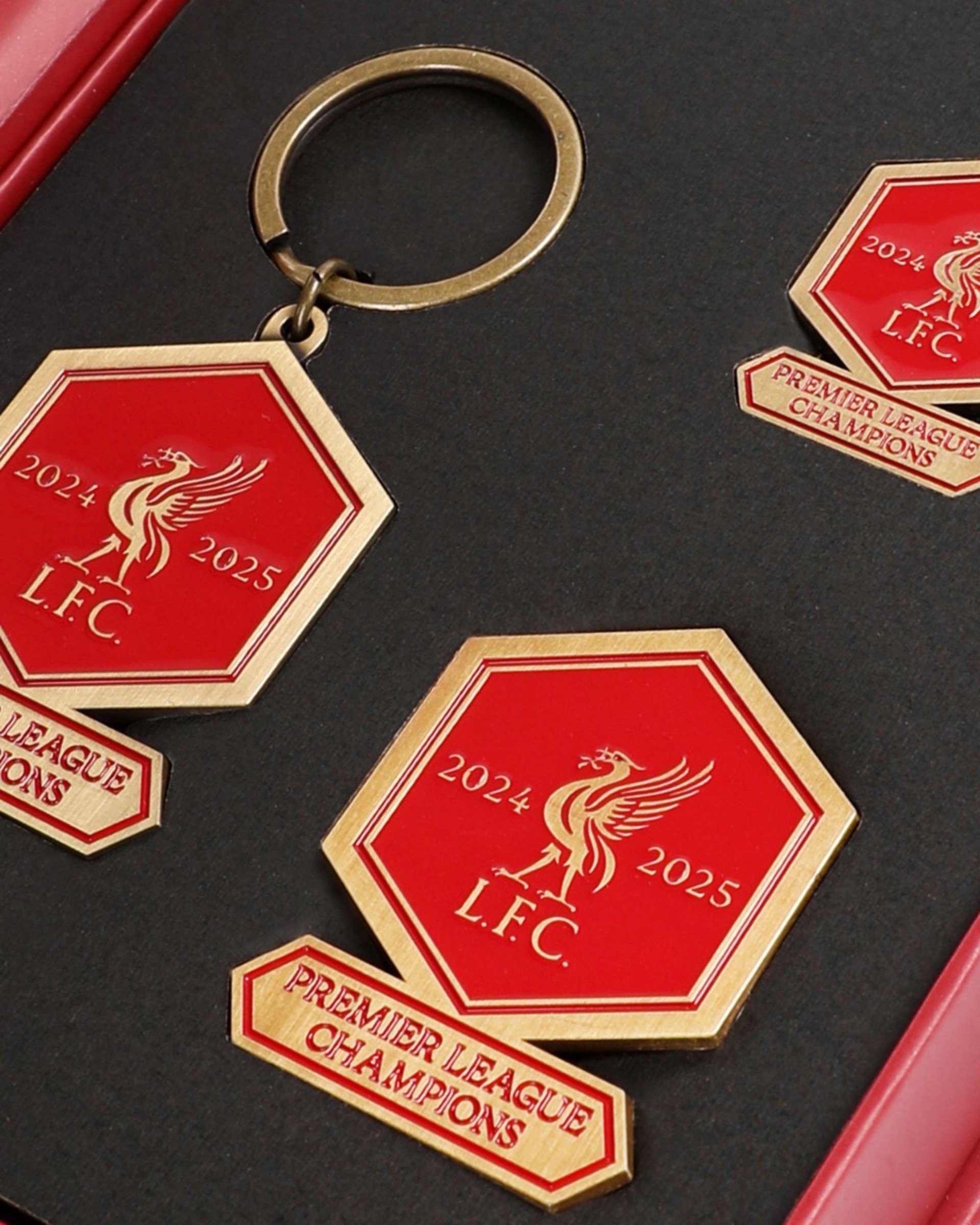ป้ายแชมเปี้ยนส์ LFC, พวงกุญแจ และชุดแม่เหล็ก - Image 2