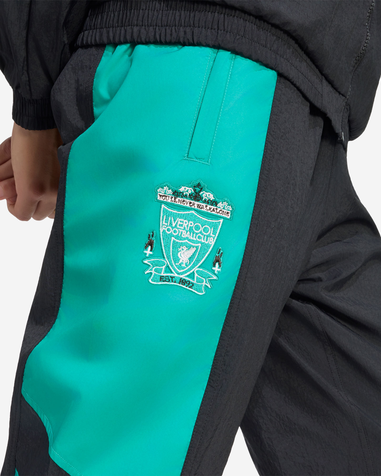 LFC 阿迪达斯男士 EQT 运动长裤黑色 - Image 4
