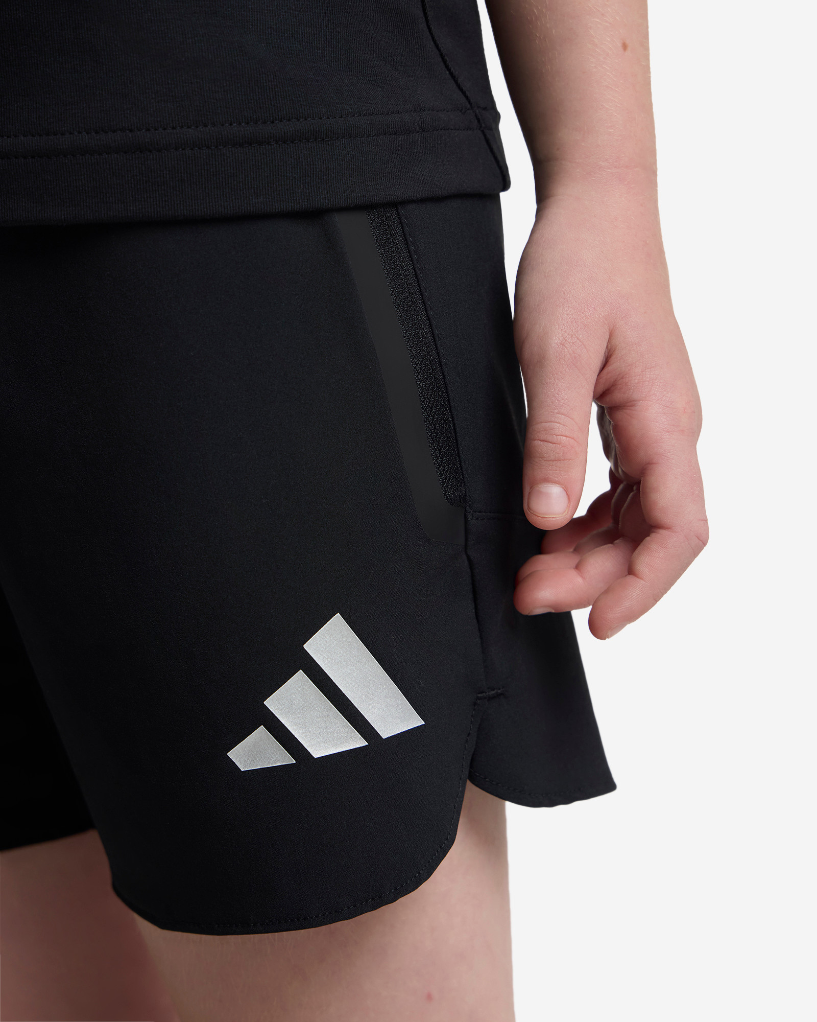 LFC adidas Youth Tiro Reiseshorts Svart - Image 3