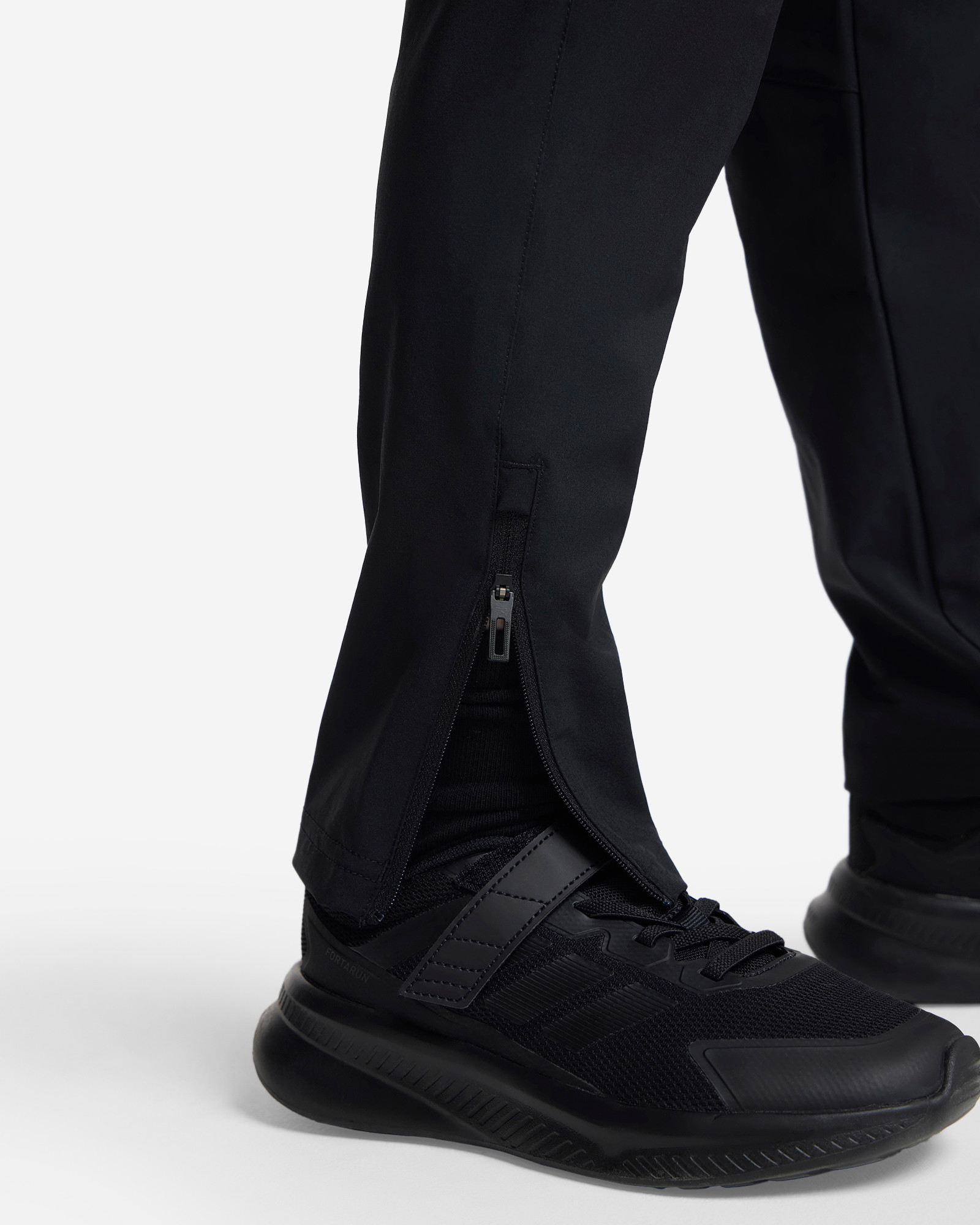 LFC adidas Youth Tiro Reisehose Schwarz - Image 3
