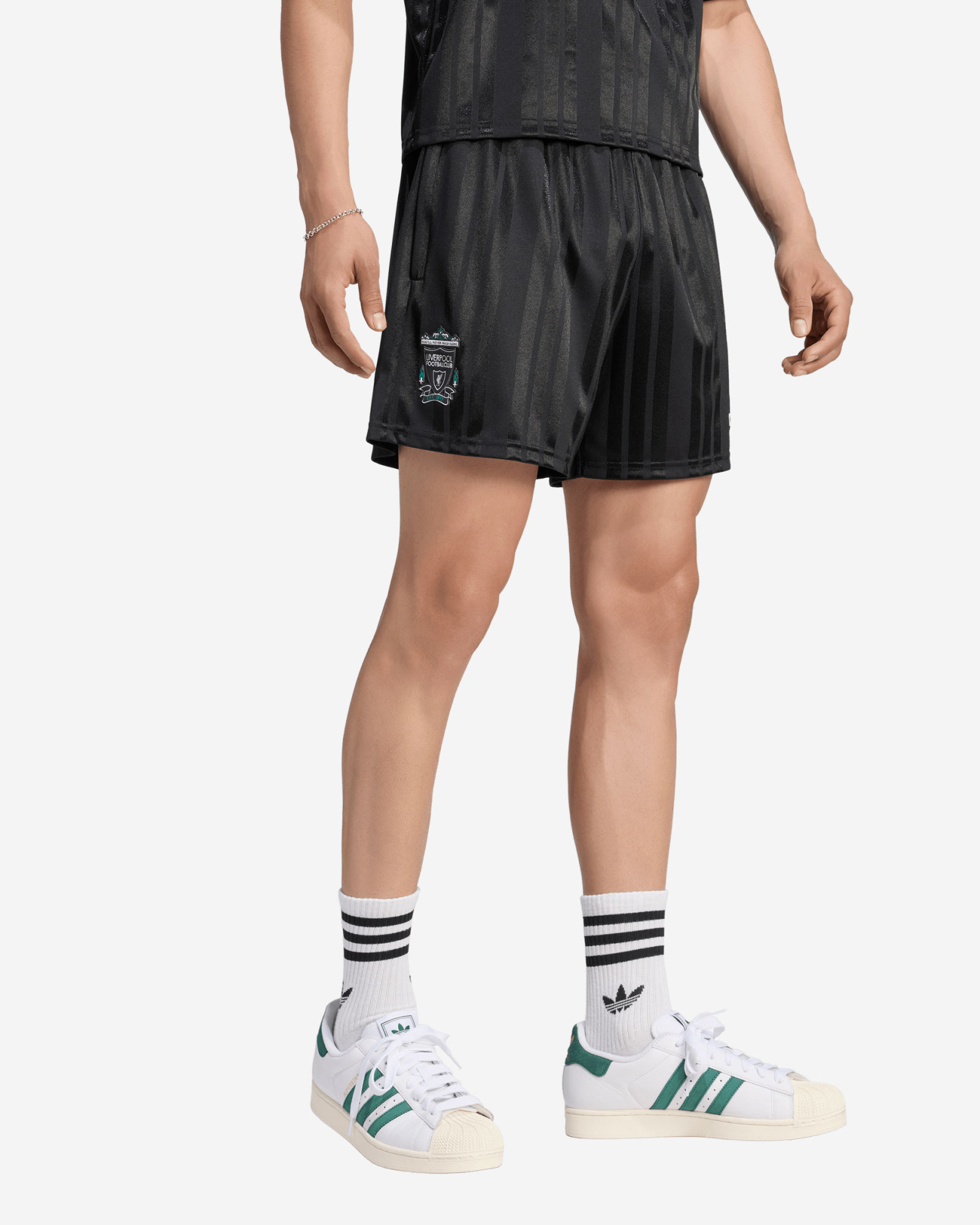 LFC 阿迪达斯男士 EQT 短裤黑色 - Image 1