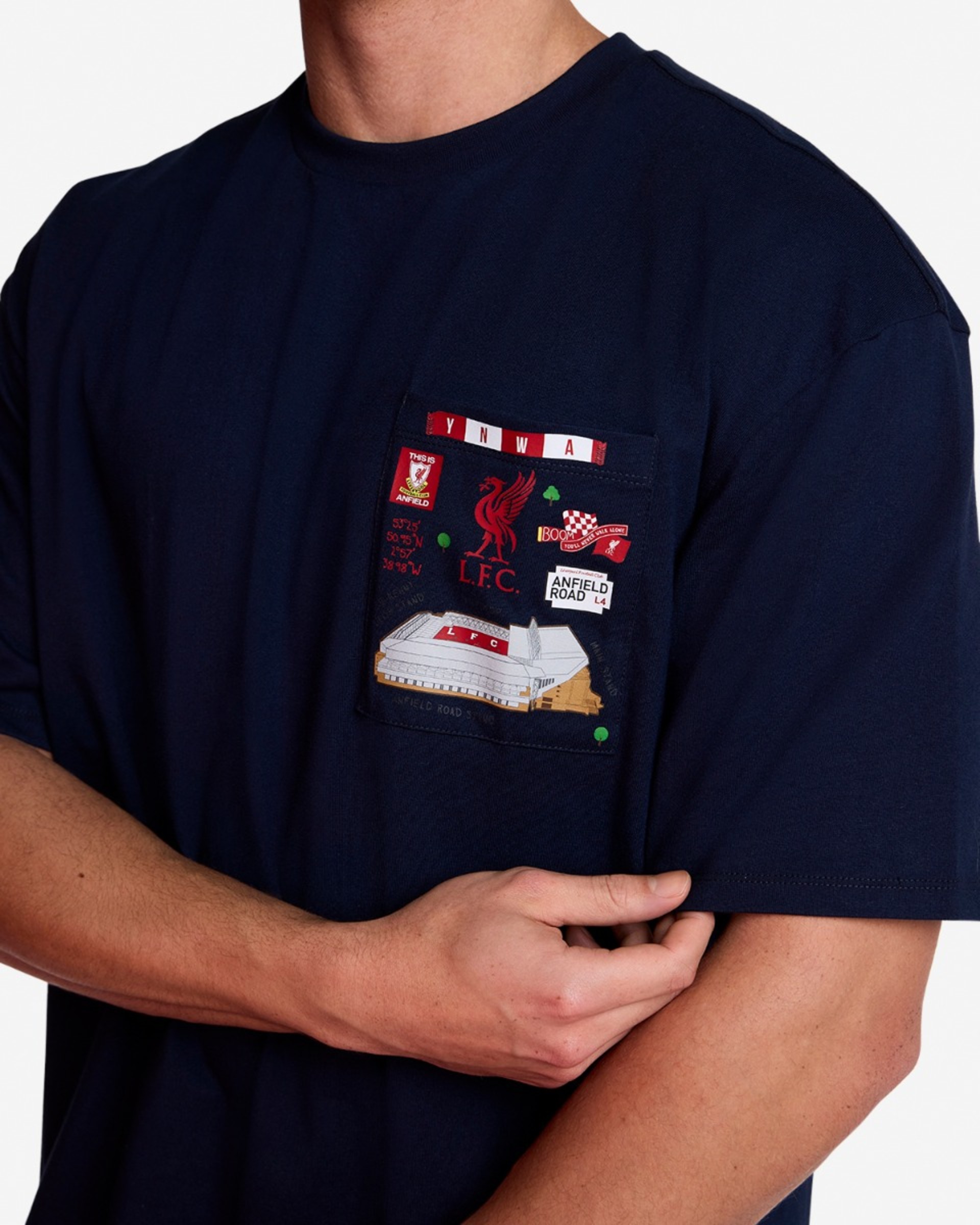 เสื้อยืดผู้ชายรุ่นโอเวอร์ไซส์ LFC Landmarks สีกรมท่า - Image 2