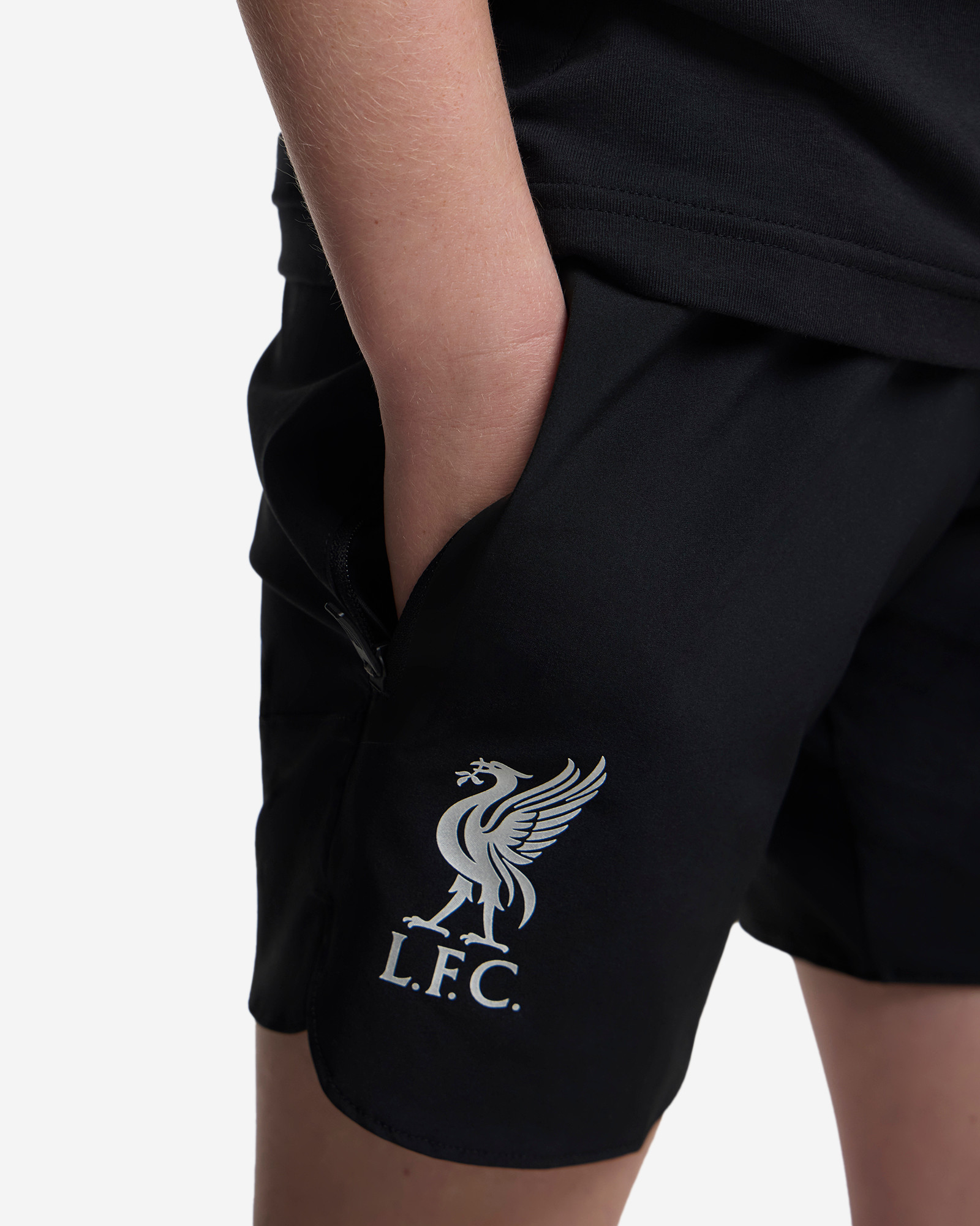 LFC adidas Youth Tiro Reiseshorts Svart - Image 2