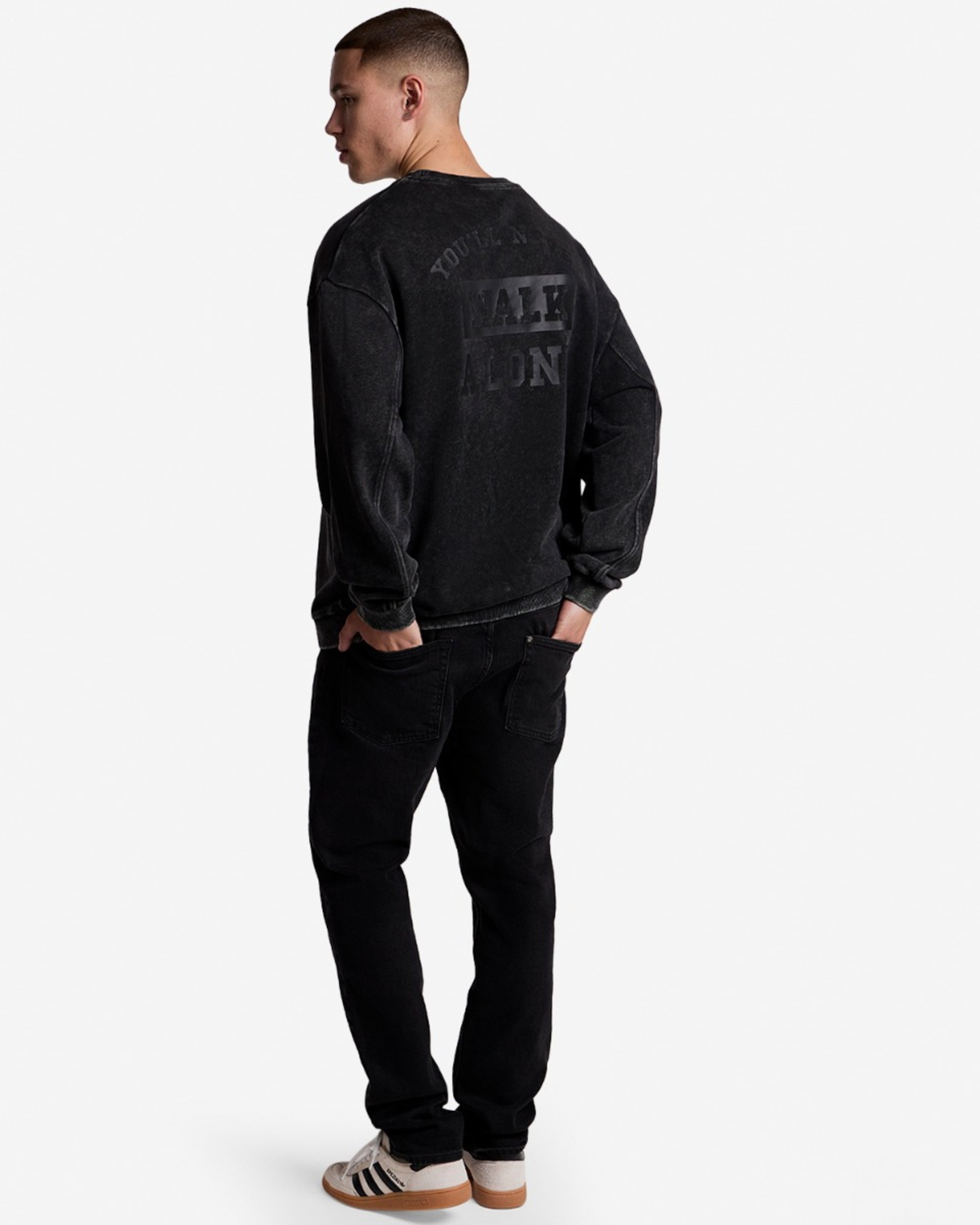 LFC YNWA Oversize-Herren-Sweatshirt mit Rundhalsausschnitt, Schwarz - Image 4