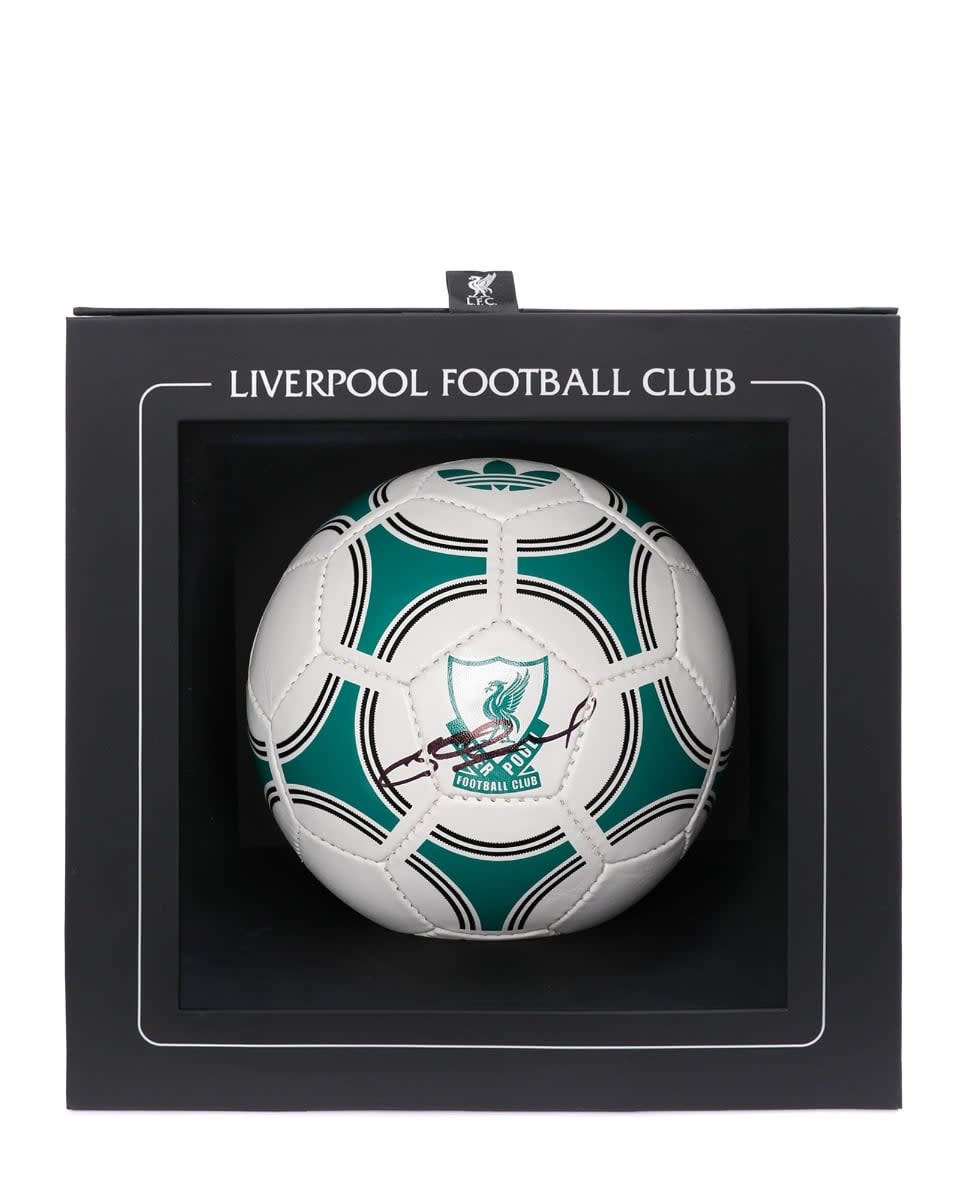 LFC ลงนามเจอร์ราร์ดบ็อกซ์ฟุตบอลAdidas - Image 1