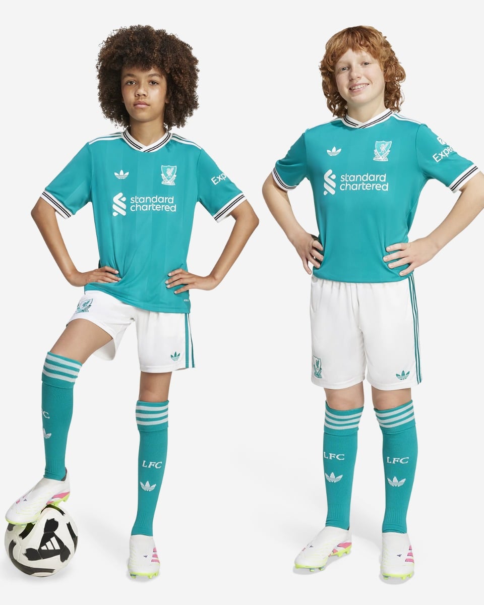 LFC adidas Youth 25/26 Tredje Shorts - Image 3