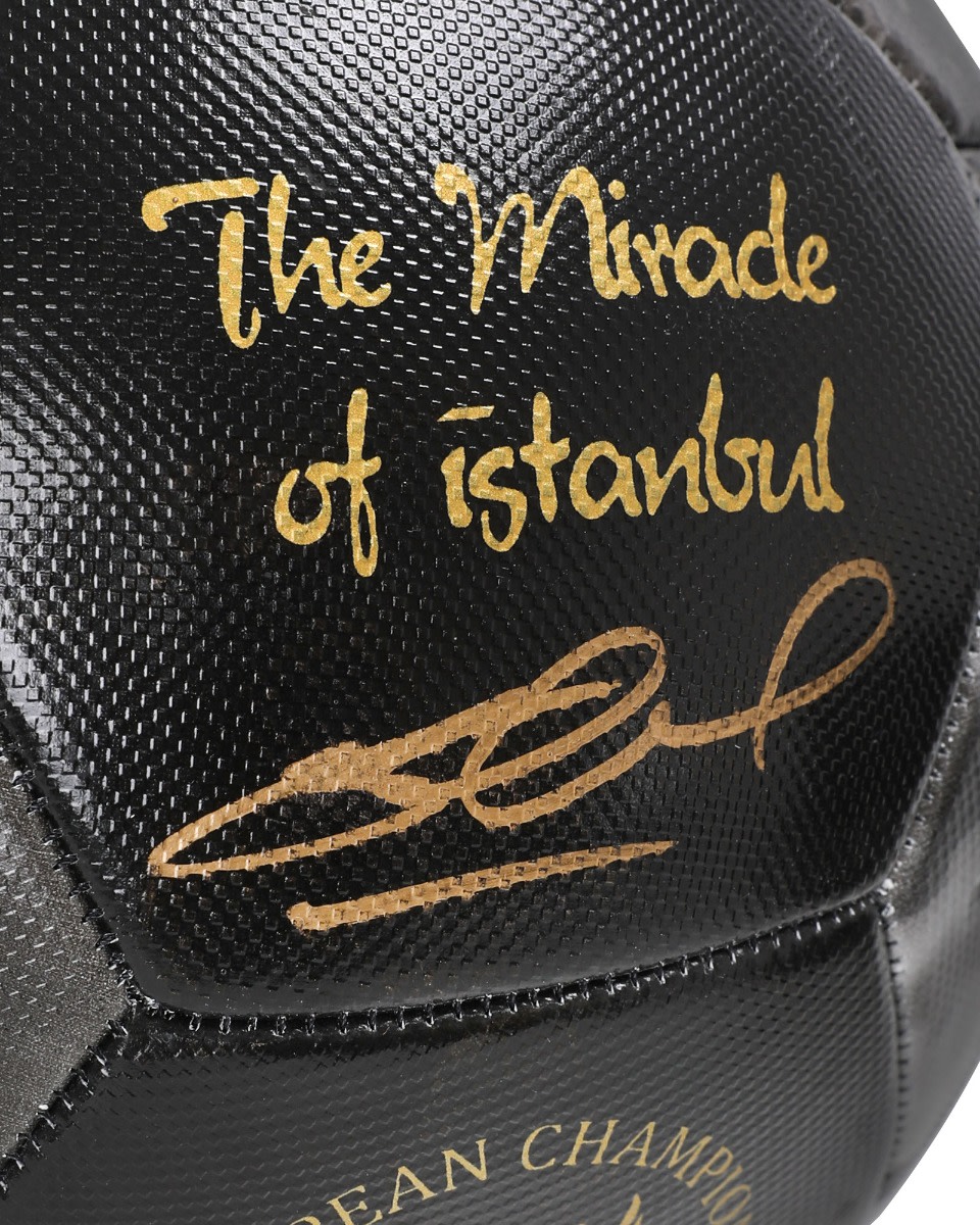 Balón de fútbol en caja firmado por la LFC Gerrard Istanbul 2005 - Image 3
